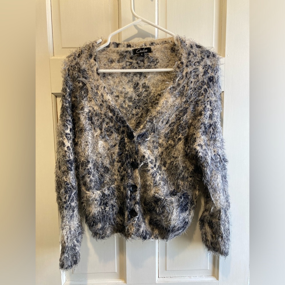 Super Soft Fuzzy Chic Leopard Print Long Sleeve S… - image 1